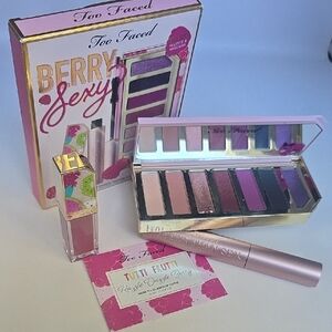Too Faced Berry Sexy Makeup Set - Palette - Razzle Dazzle Berry - Flawed